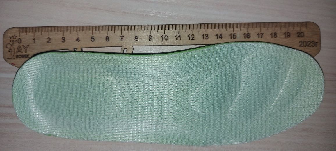Кроссовки новые 33р