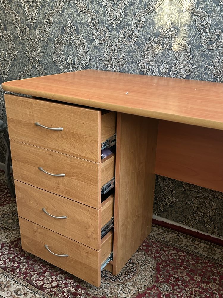 Стол письменный, пойдет и для компьютерного