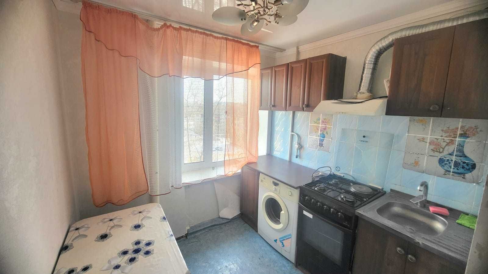 Продам 2 комнатную Металлургов 2 микрорайон