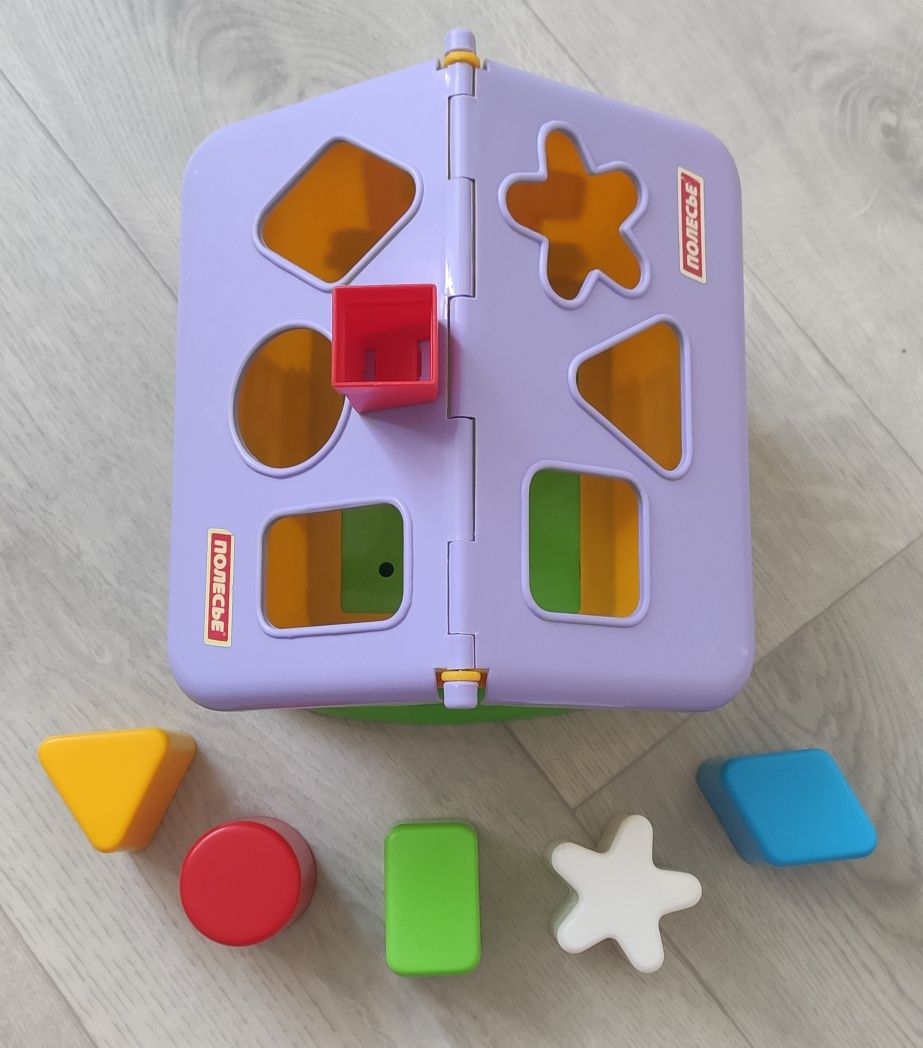 Продам игрушку домик-сортер