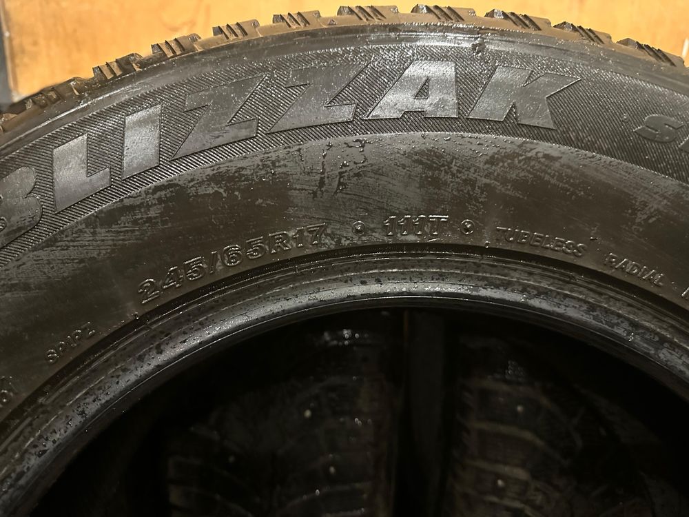 245/65R17 Bridgestone Blizzak spike-01