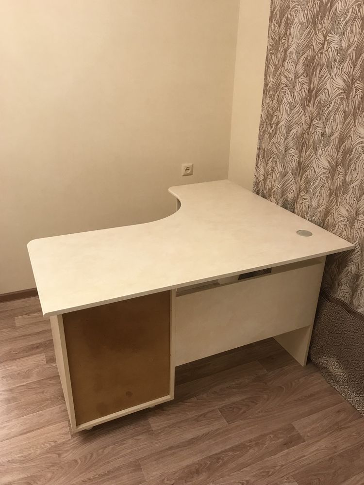 Письменный стол