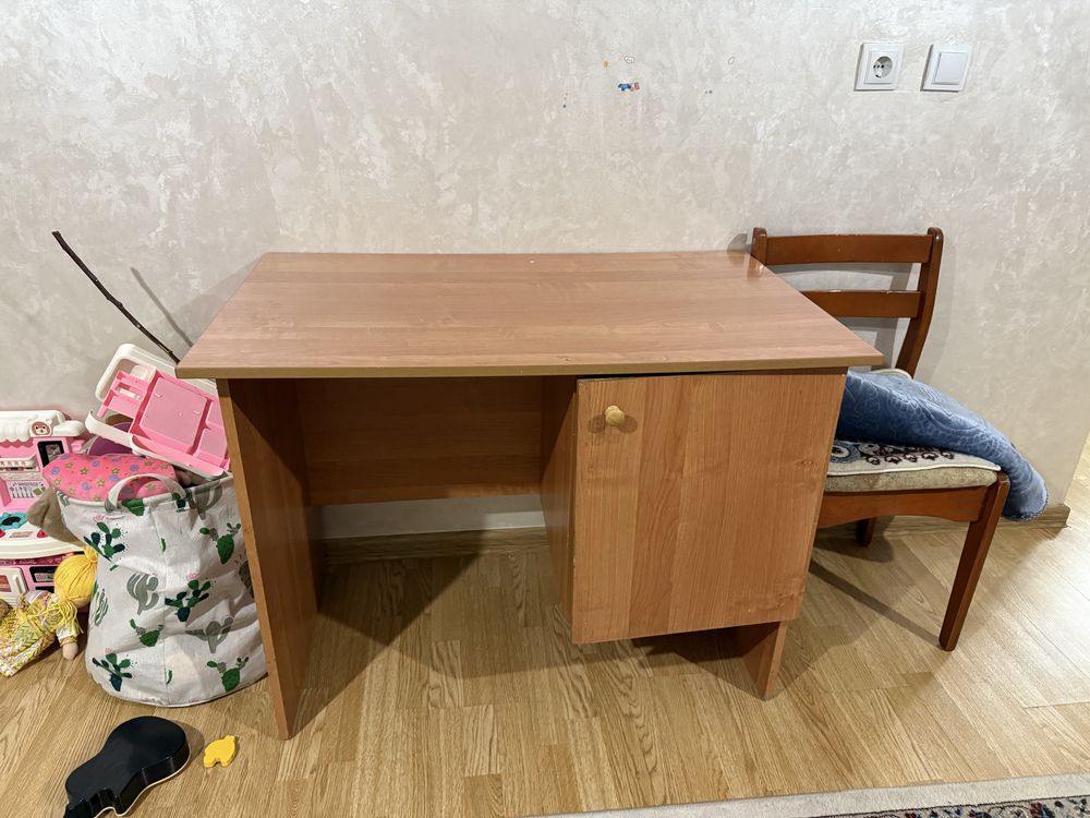 Срочно продам стол!