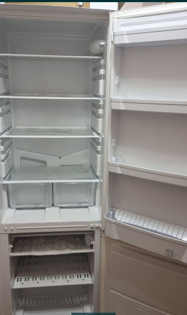 Холодильник Indesit