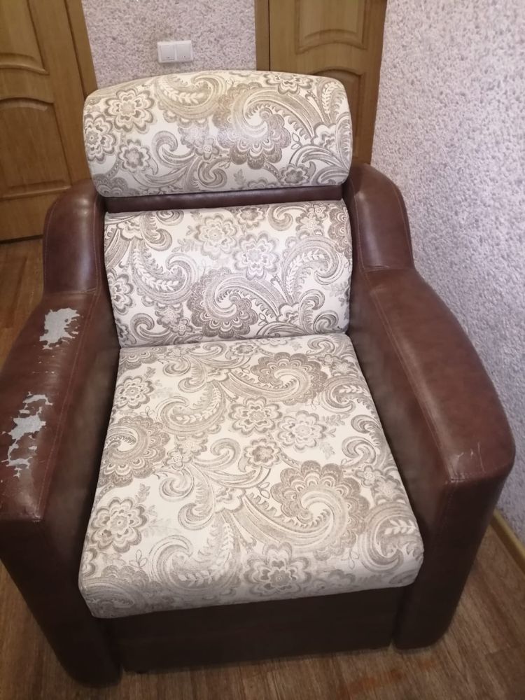 Продам мягкий уголок 2 кресла и диван