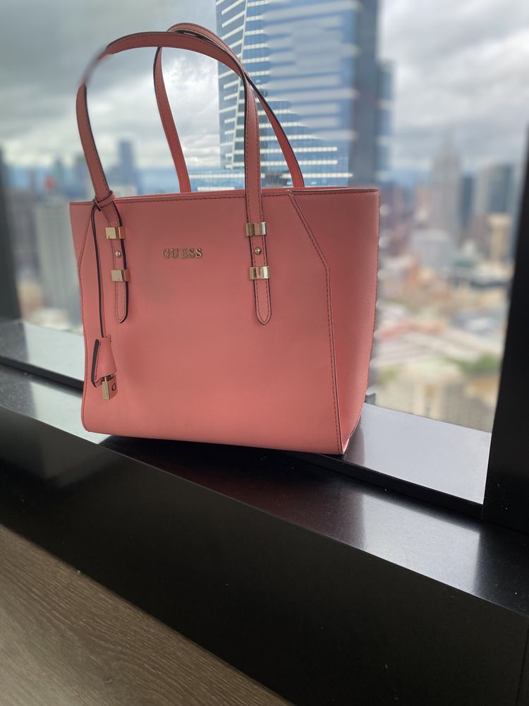 Срочно ! Продам сумку бренда Guess, Италия