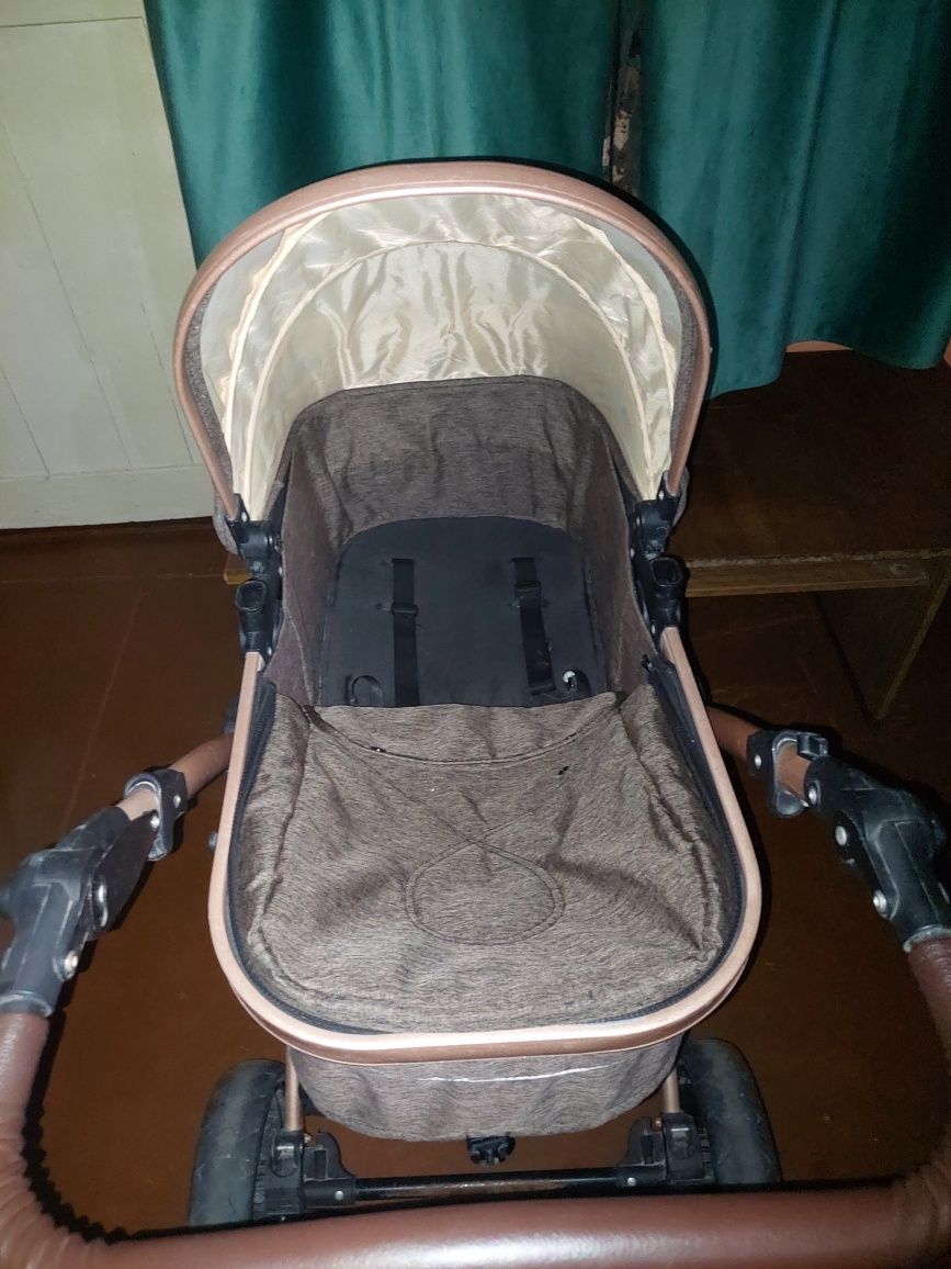 Продаётся коляска и 2 стульчика
