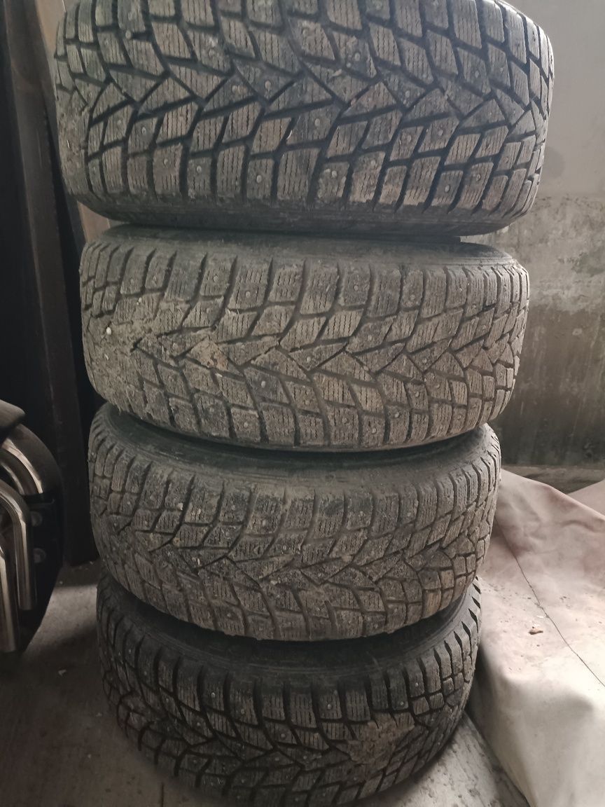 Продам зимние шины с дисками