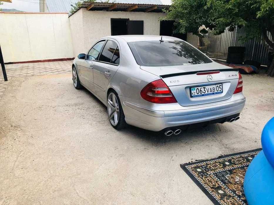 Спойлер крышки багажника Мерседес W211