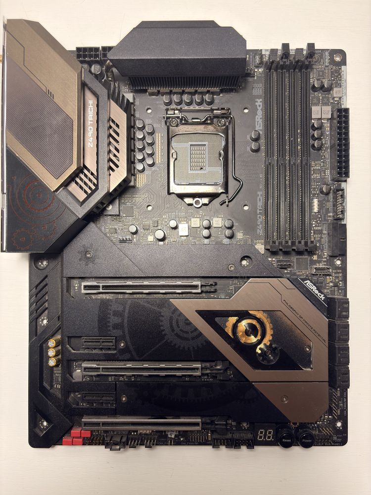 ASRock Z490 Taichi