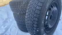 Продам 185/70 R14 зимние шины с дисками в комплекте