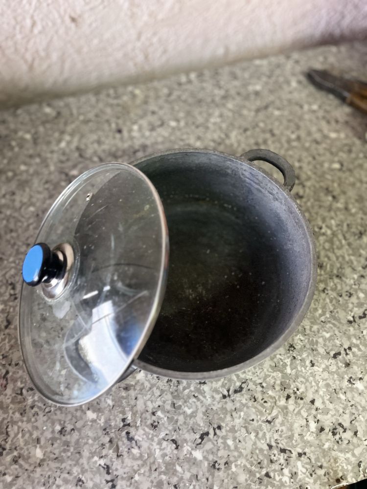 Казаны, кастрюли, сковородки