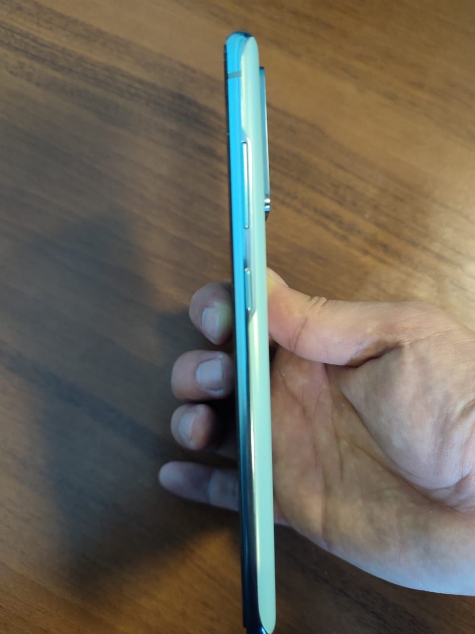 Продам Samsung S20 fe в отличном состоянии. Всё работает 2симки.