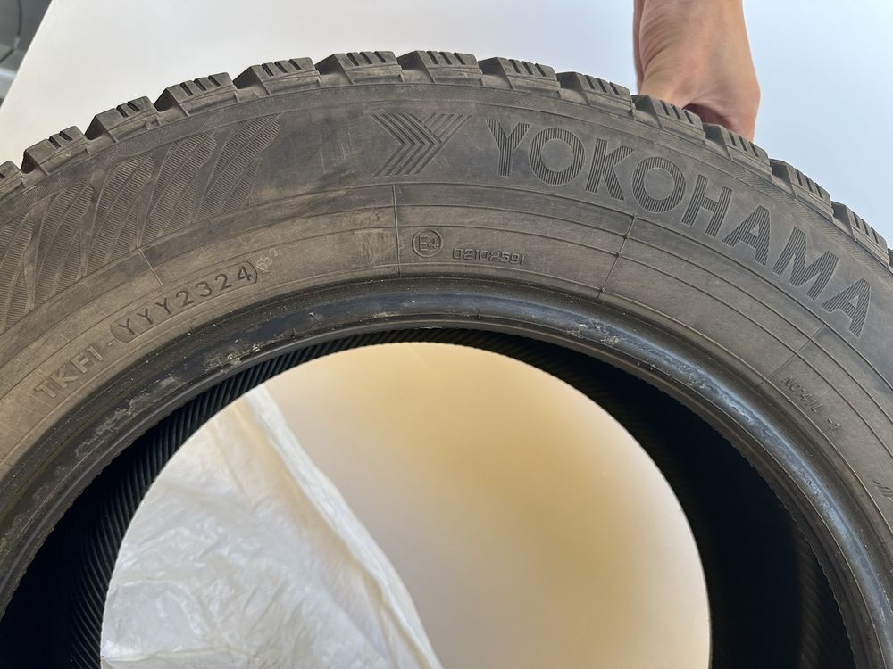 Зимние шины с шипами YOKOHAMA IG65 215/60/16 (б/у)