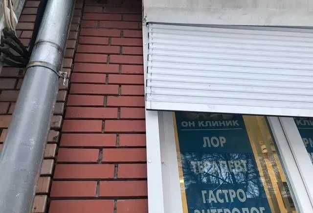 Установка и ремонт секционных ворот, рольставней, рольворот.