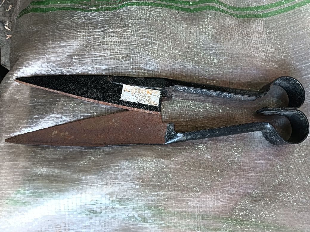 Продаются лопаты, грабли, тяпка, ссср по 1500т, ломы