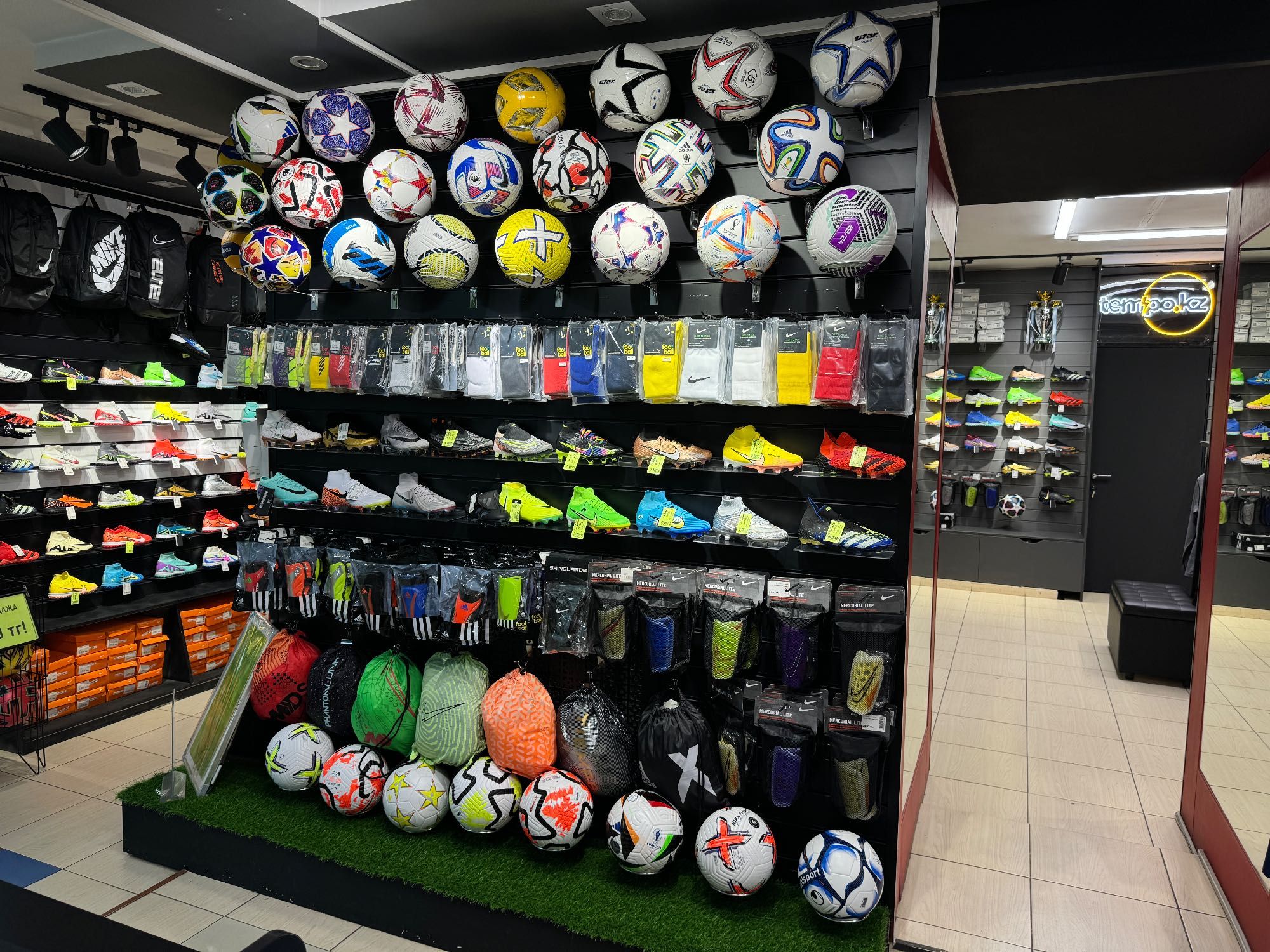 Футбольные бутсы Nike Phantom Luna Elite FG в Алматы