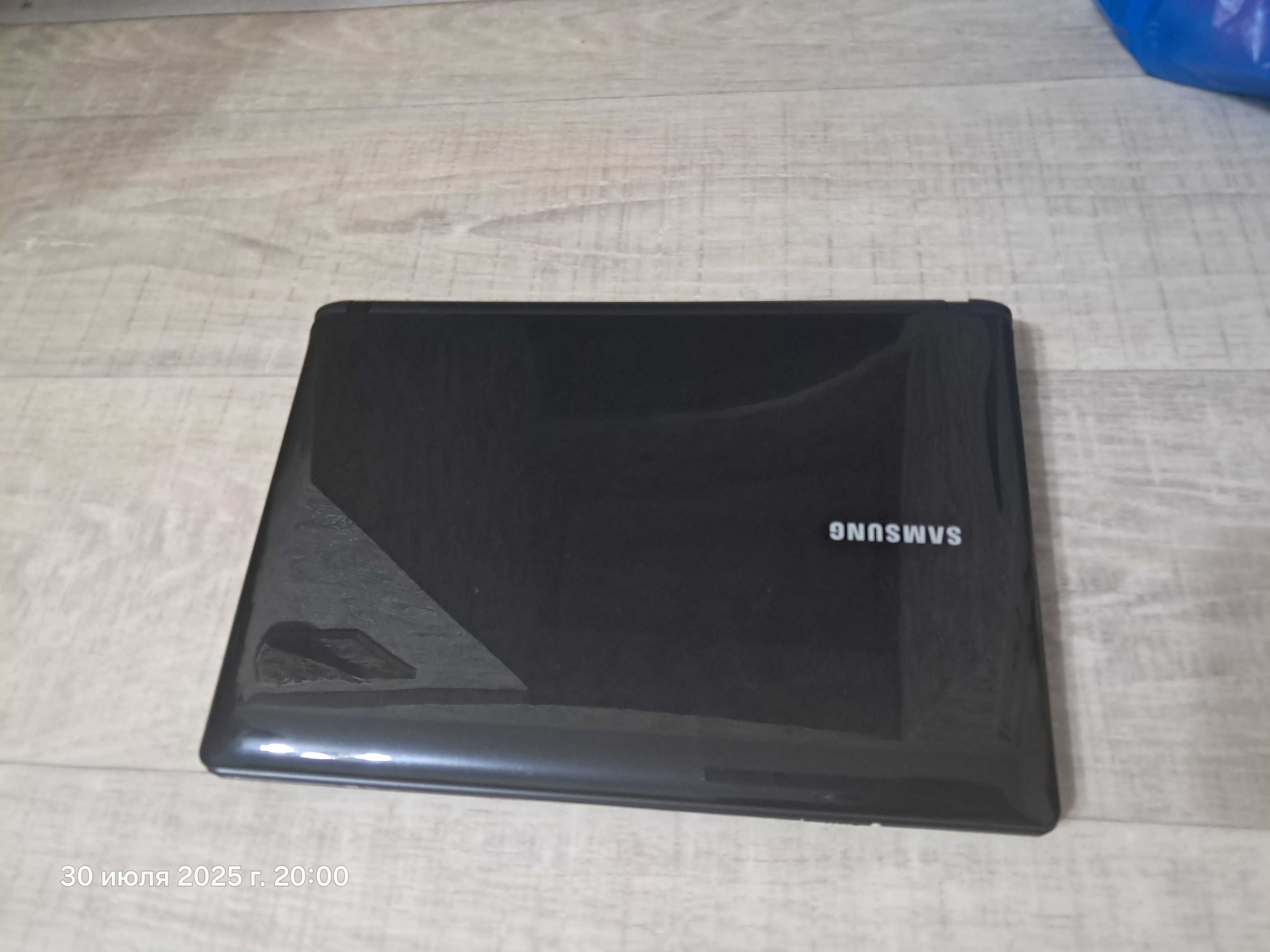 ноутбук samsung .