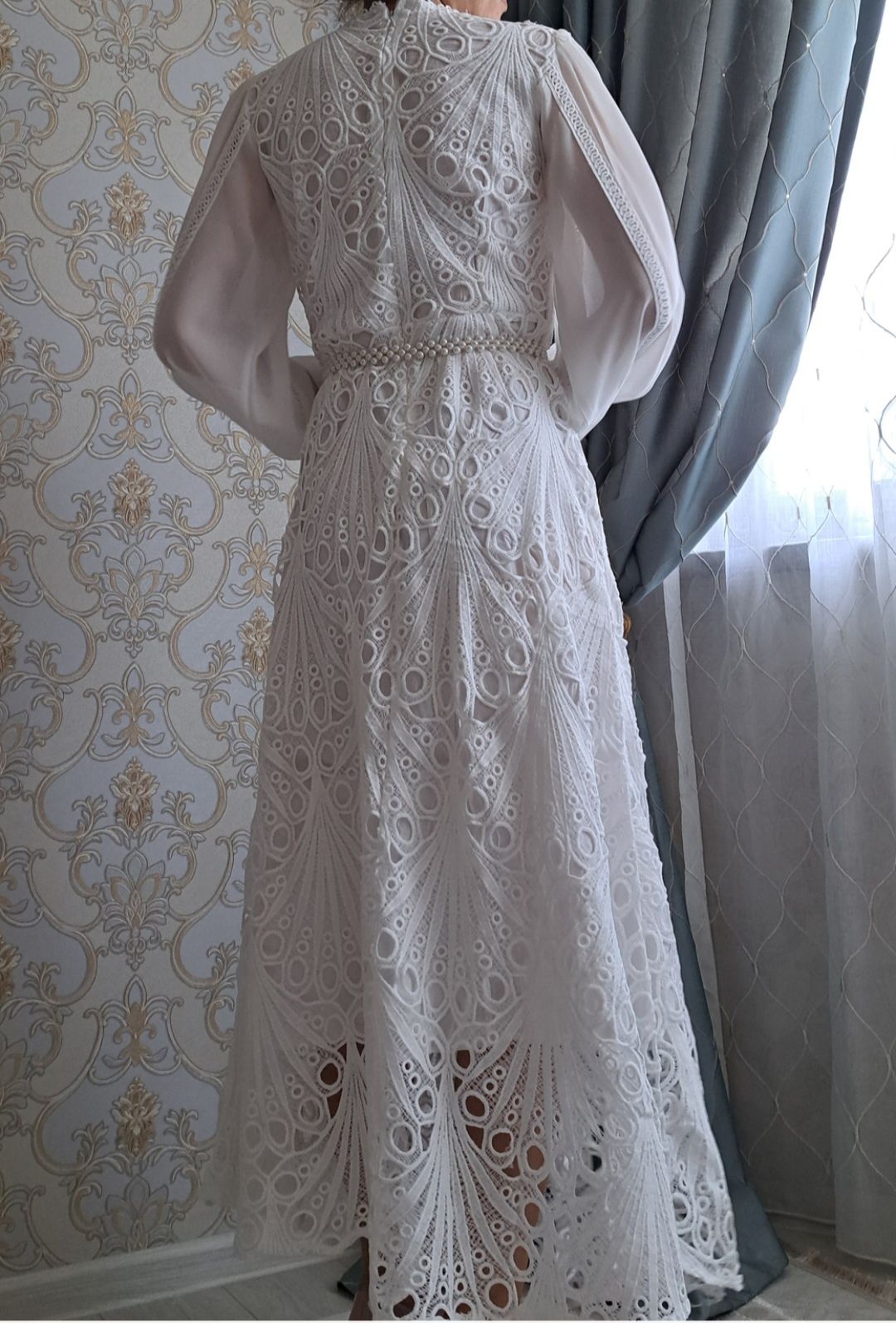Платье белое красивое