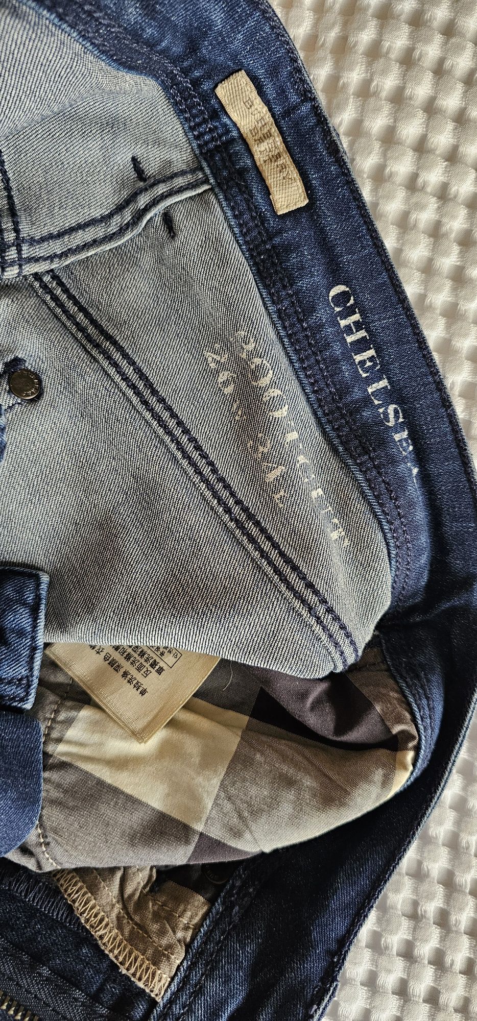 Джинсы Burberry оригинал Джинсы Burberry, 26w34L, в идеале, прямые, в