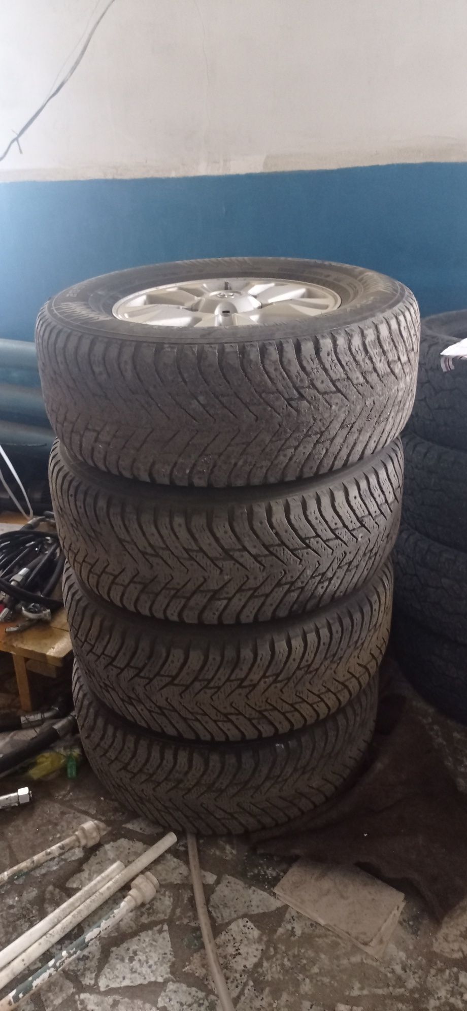 Продам диски с шинами на ланд Крузер 200