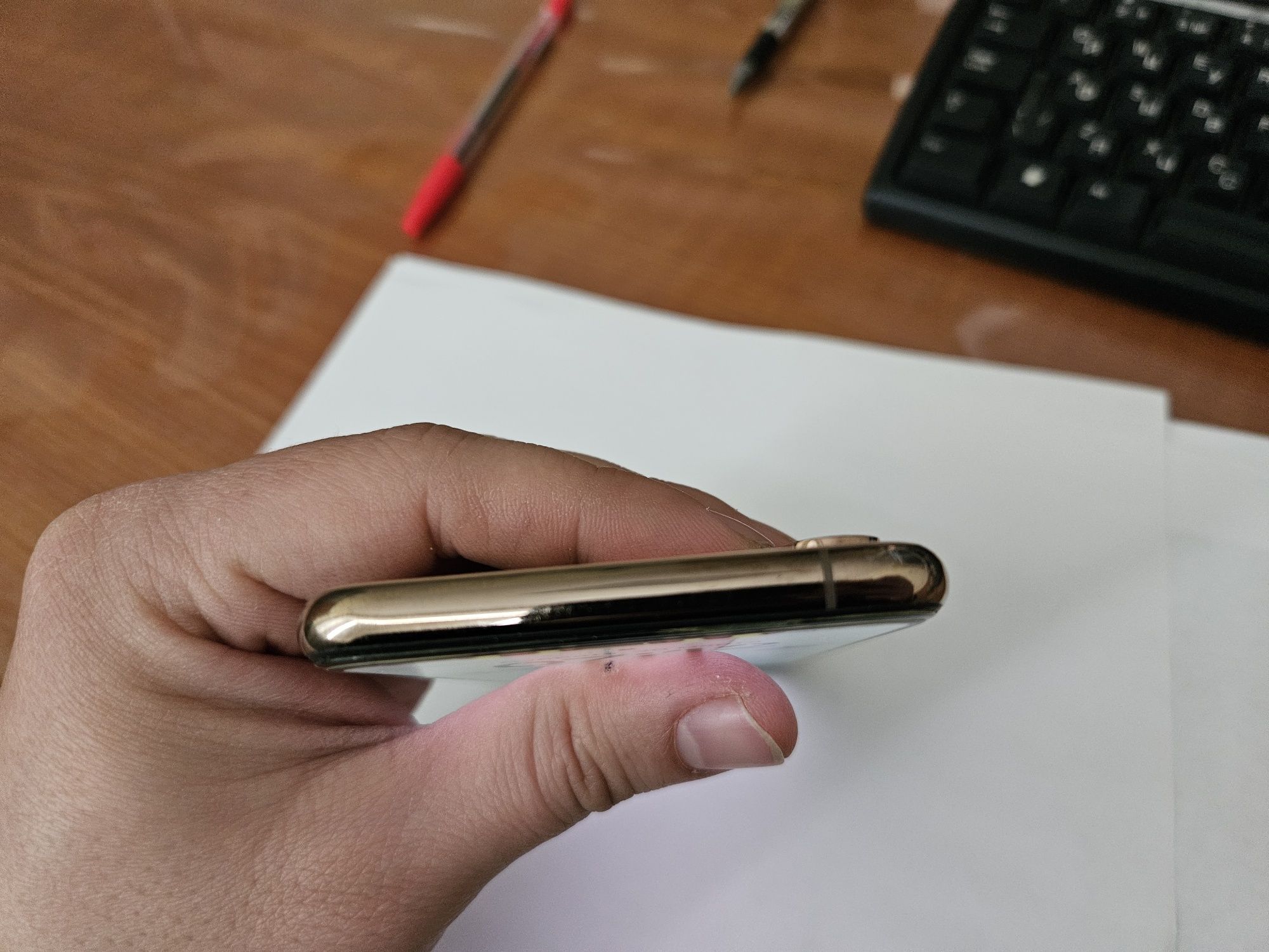 Продам Iphone XS