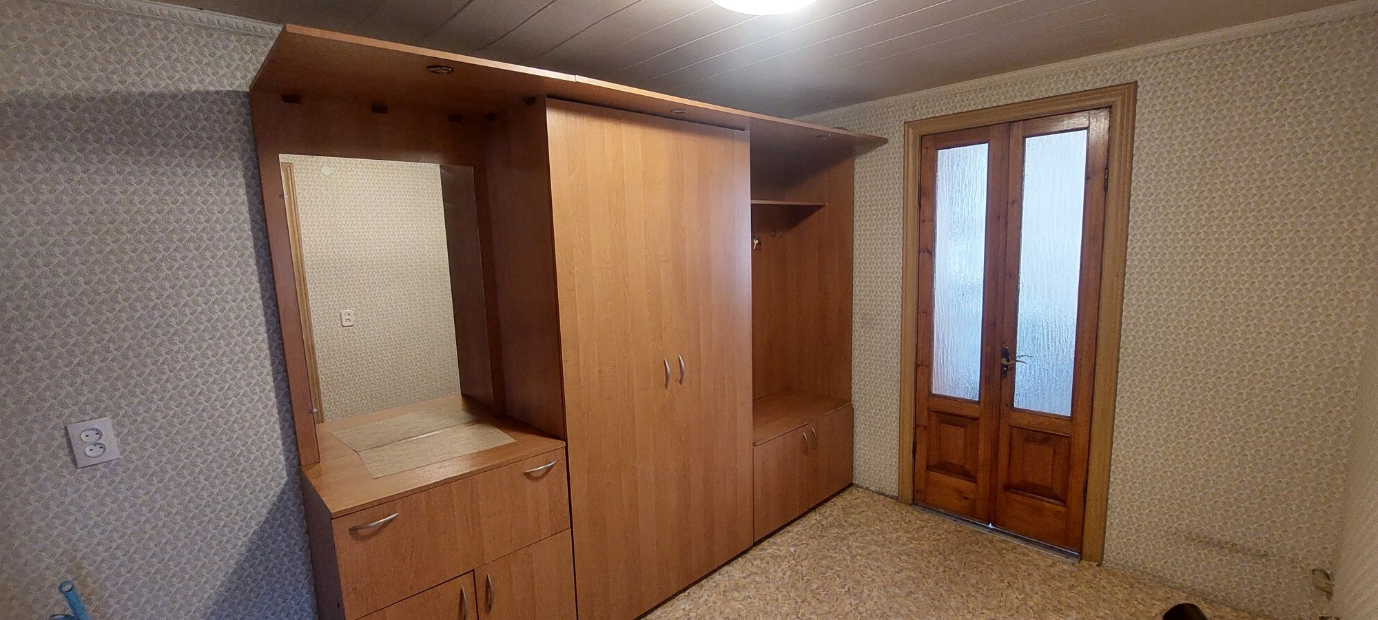 Продам прихожую . доставка бесплатно