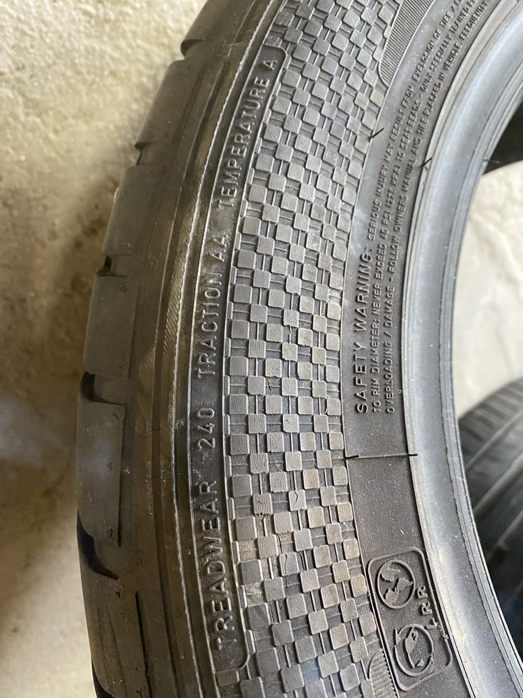 Пара Летние Шины 235/55/17 Dunlop.