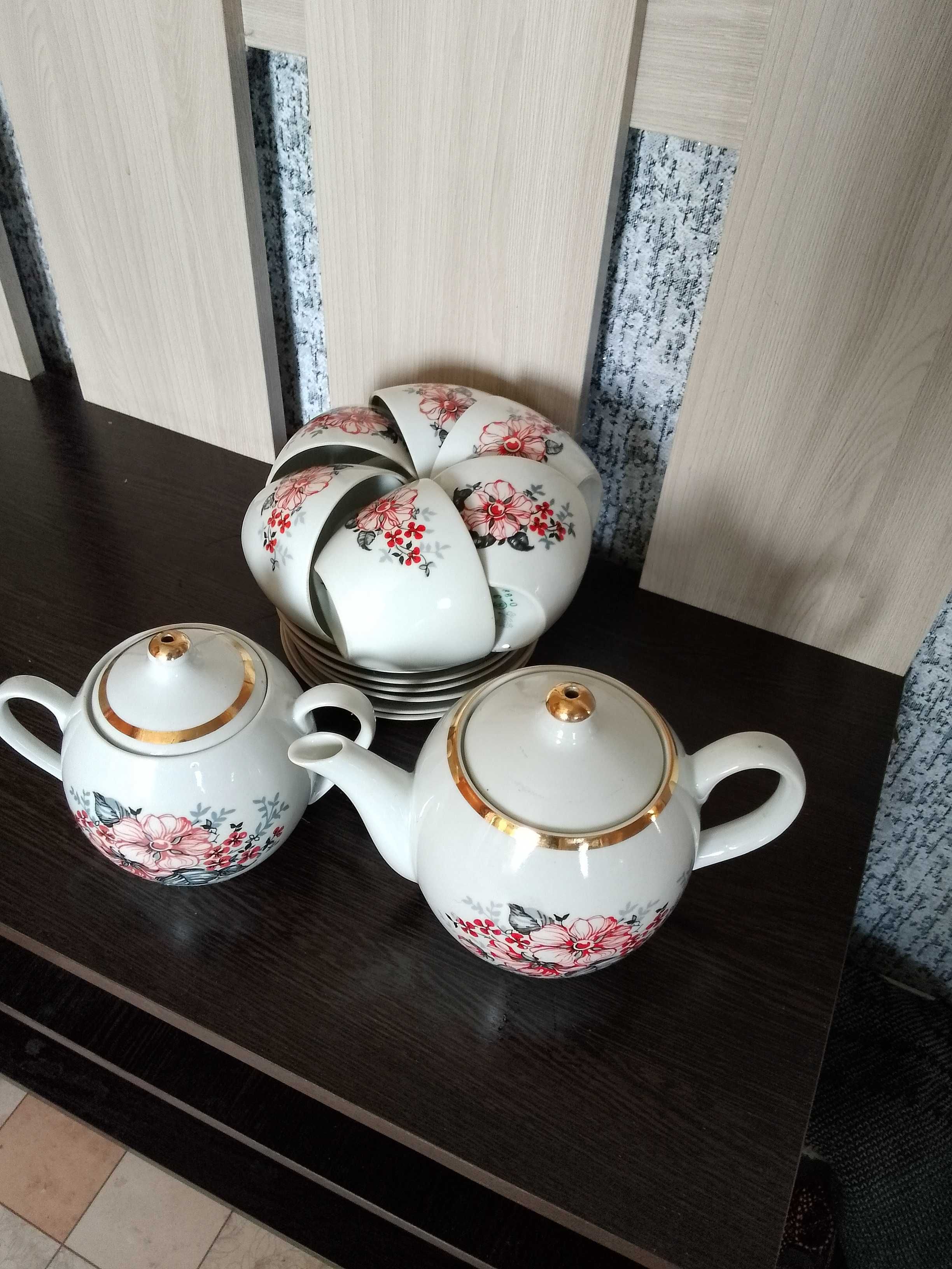 Чайный сервиз (СССР):на 6 персон+чайник и сахарница