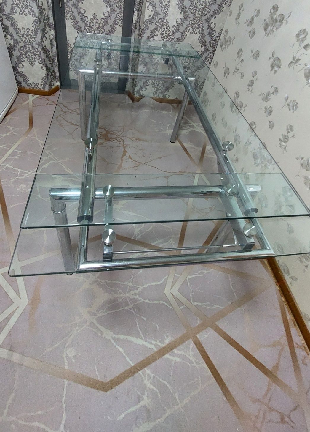 Стол раздвижной, стеклянный