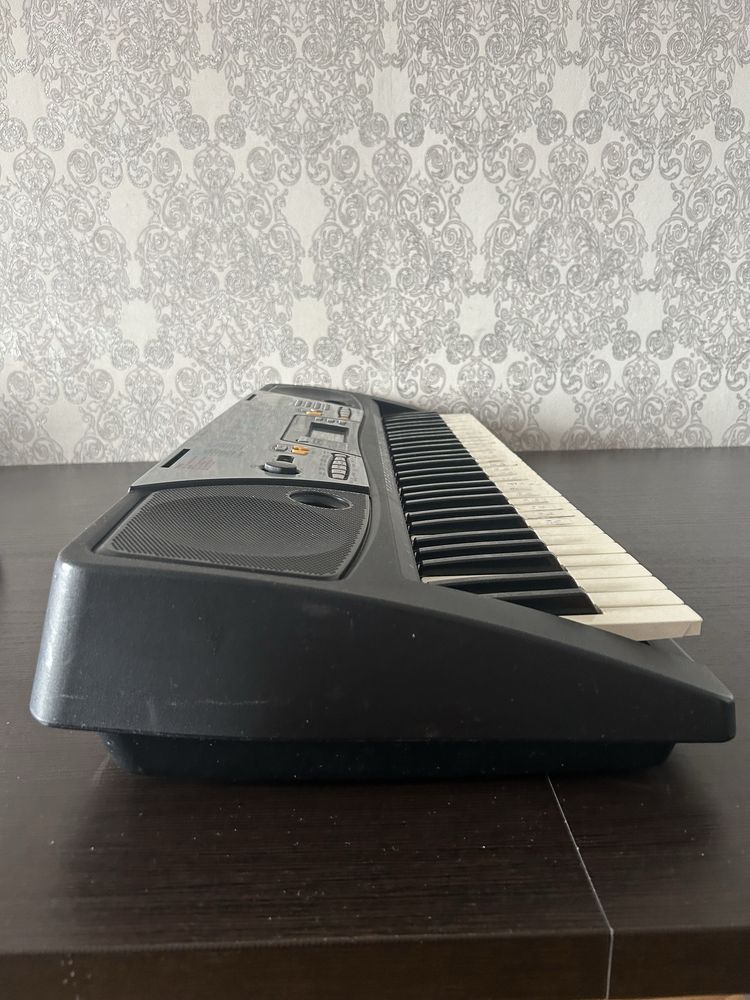 Продаю синтезатор Yamaha PSR-175 !