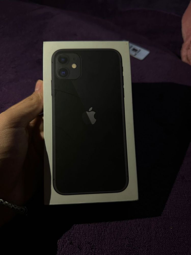 Продам iPhone 11 на гарантии
