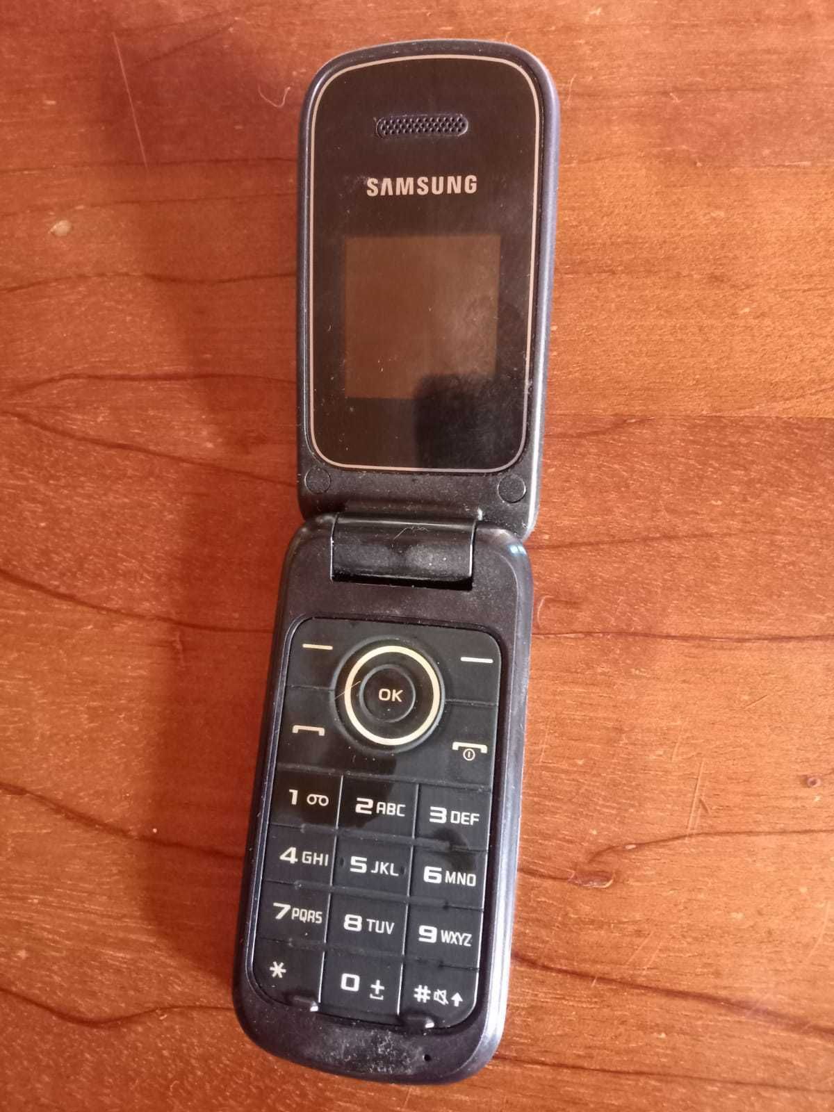 Продам кнопочный сотовый телефон Samsung (Самсунг)