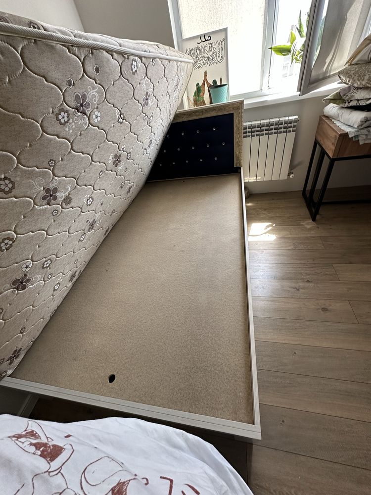 Продам кровать 120*200, с матрасом,