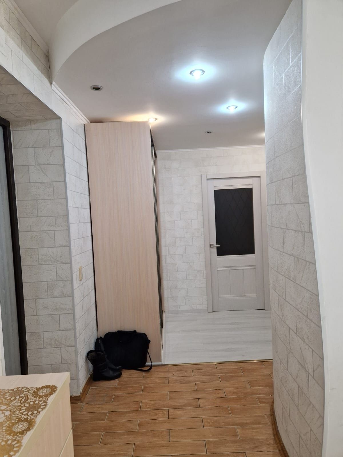Продаётся превосходная 3-х ком. кв находиться в самом центре 8мкр,