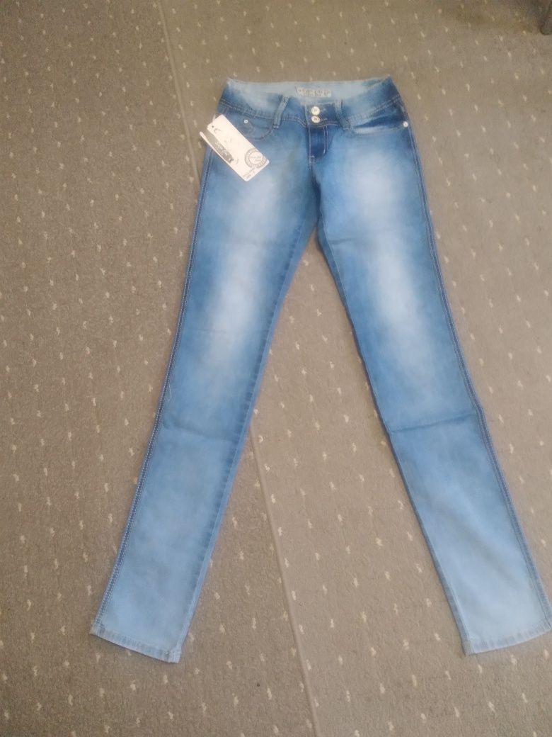 Продам джинсы женские