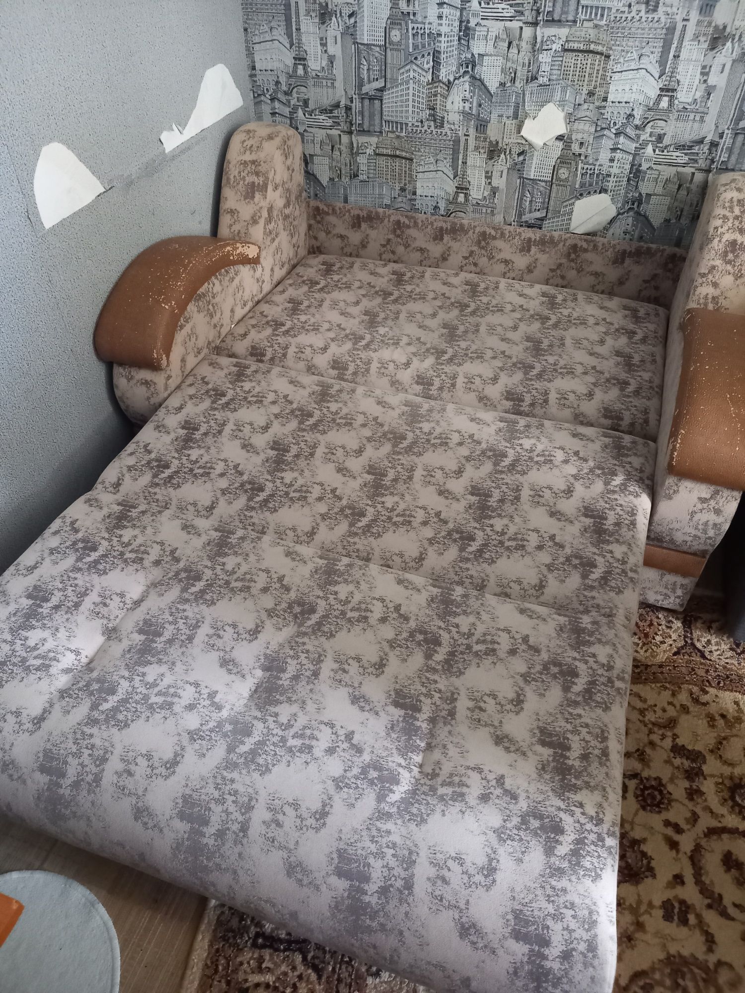 Продам диван срочно