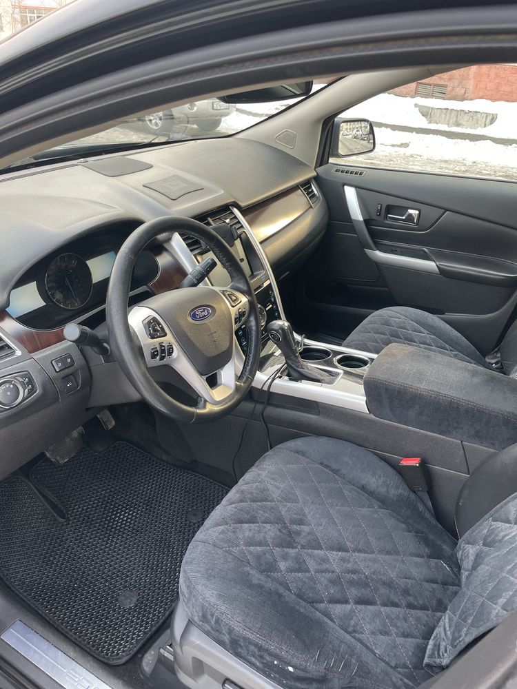 Машина Ford Edge 2013