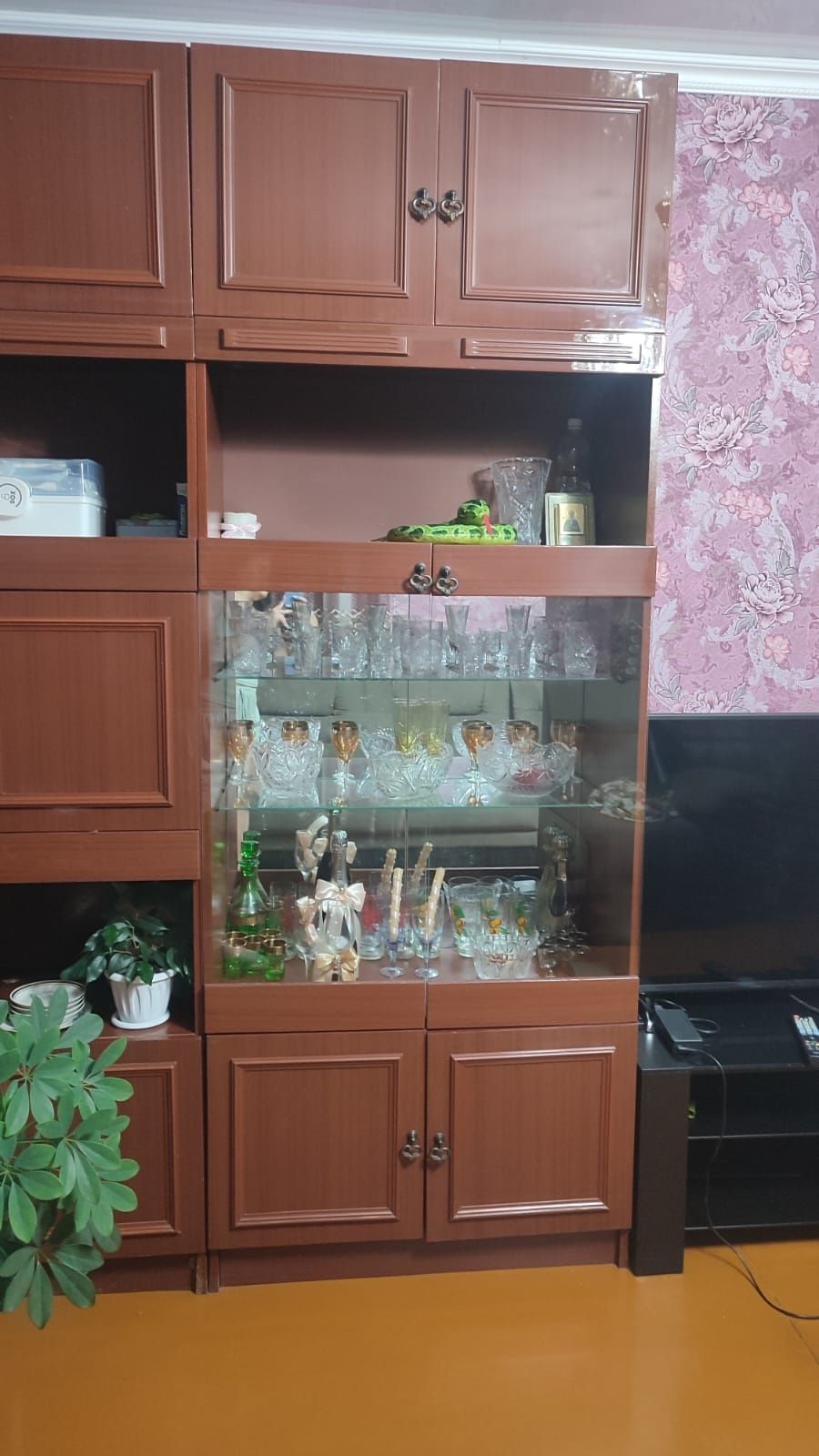 Продам стенку в хорошем состоянии