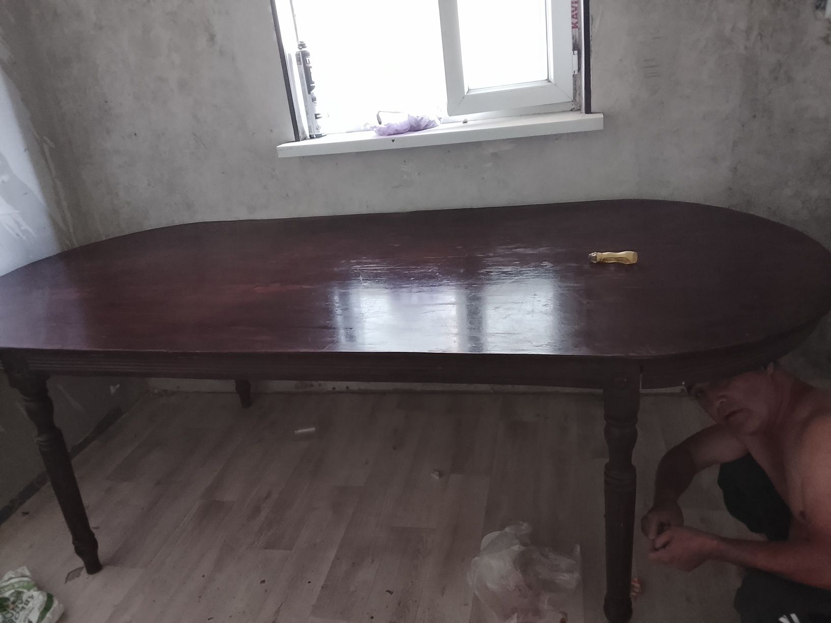 Стол с хорошим состоянием