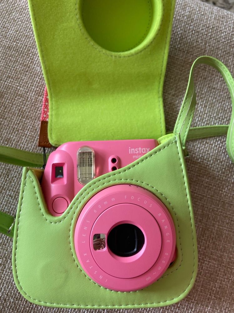 Продам Instax mini
