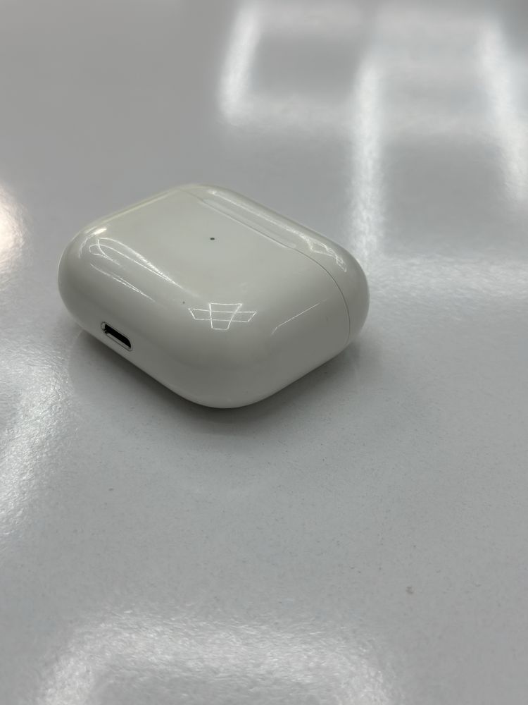 Продам наушники Apple Airpods 3