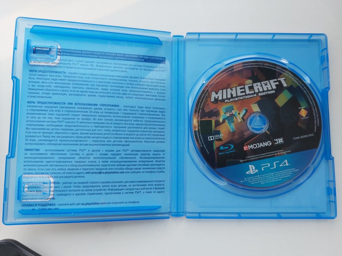 Б/у игры на ps4 "Один из Нас" 2 часть и "Майнкрафт в отличном состояни