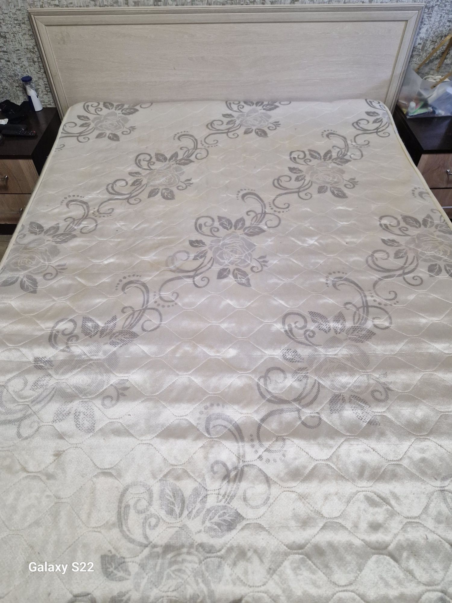 Продам кровать двуспальную 140/200