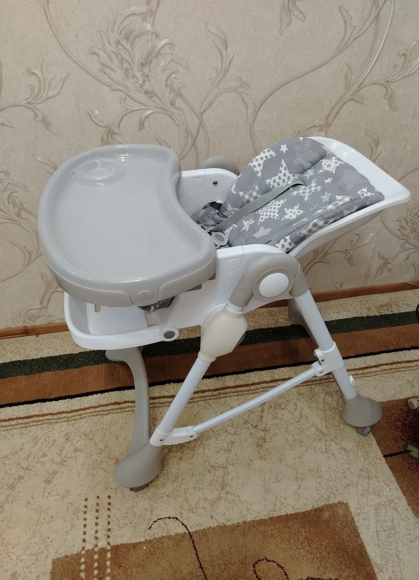 Стульчик для кормления и отдыха ребенка