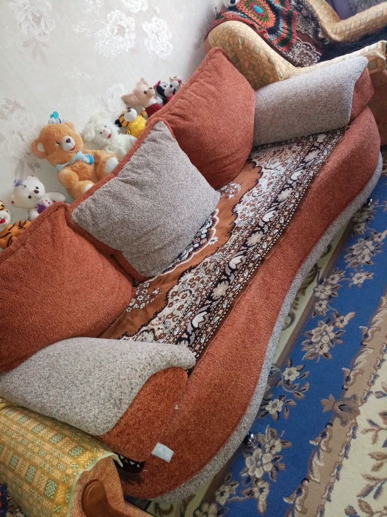 Диван Новый. Два кресла. Кровать б/у. Продам не дорого.