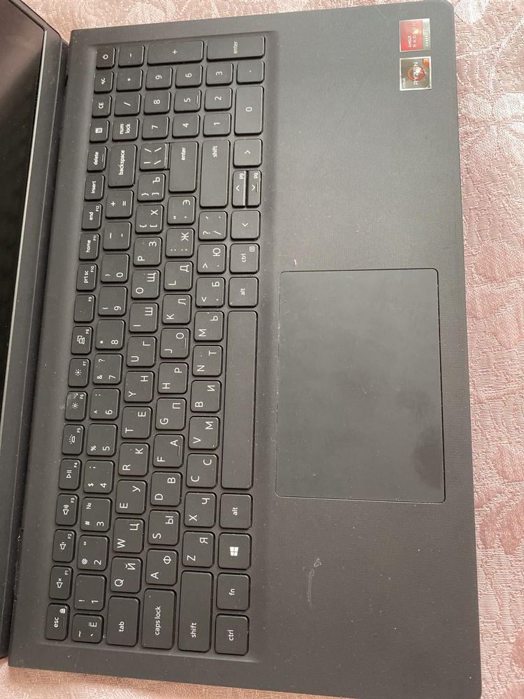 Ноутбук Dell в хорошем состоянии