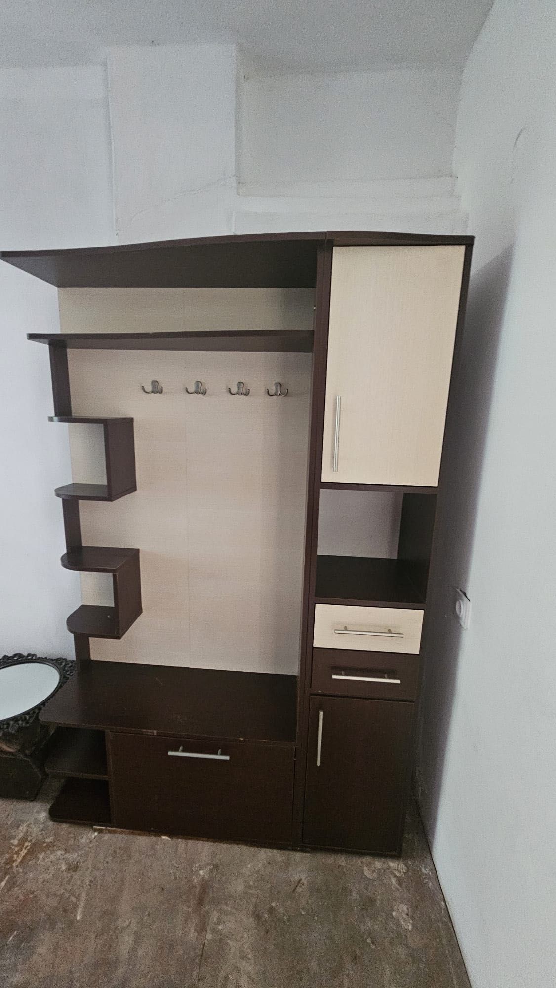 Продам прихожую и полки стеллаж