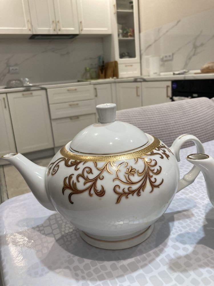 Чайники фарфоровые