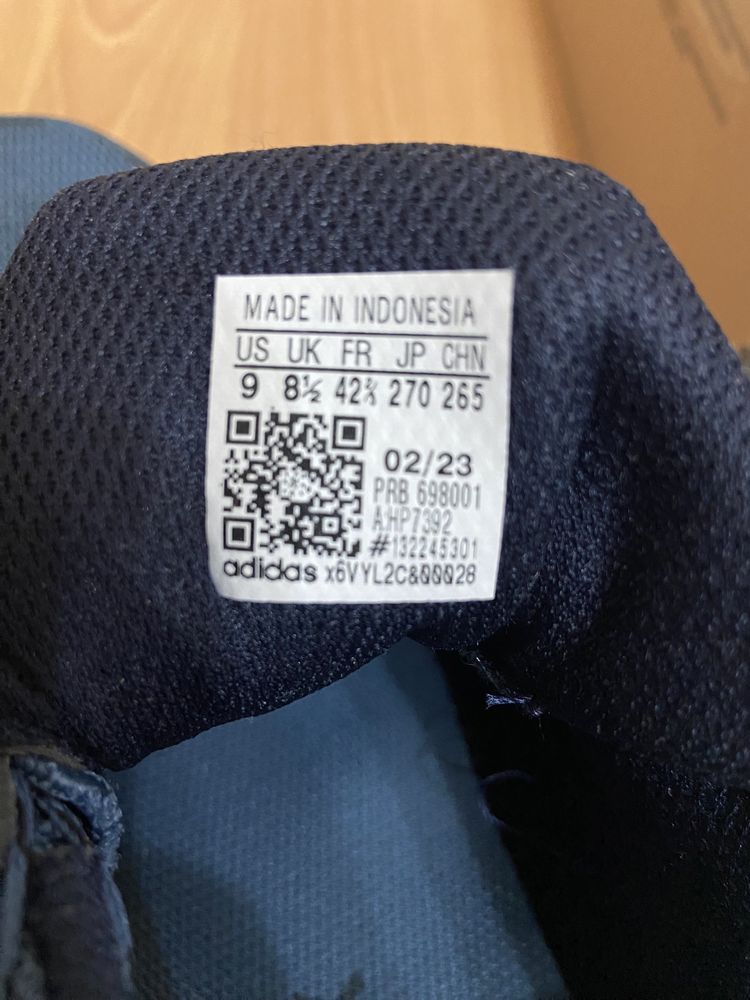 Продам кроссовки Adidas